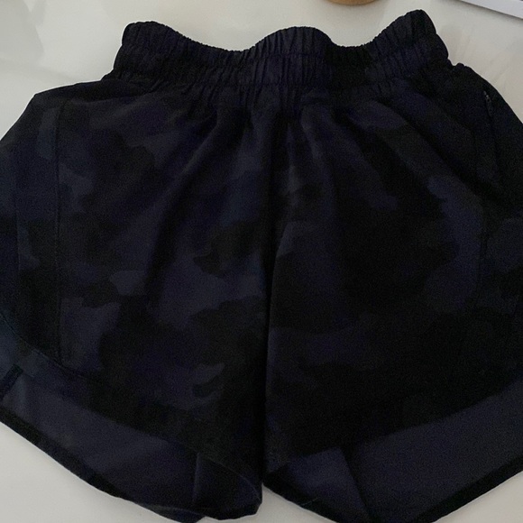 lululemon athletica Pants - Lululemon track that mid-rise lined short 5” shorts